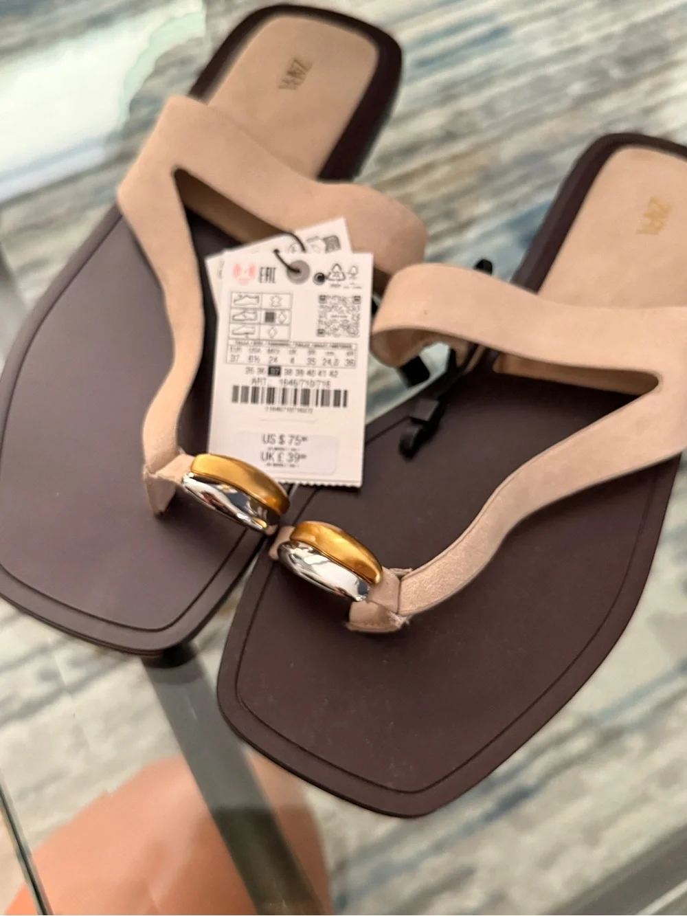 ZARA Women’s Beige Tan Thong Sandals with Metallic Accent - Picture 2 of 3